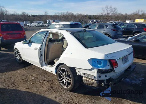 2015 Mercedes-Benz E 350 4Matic z USA, uszkodzony, nr VIN WDDHF8JB4FB094807